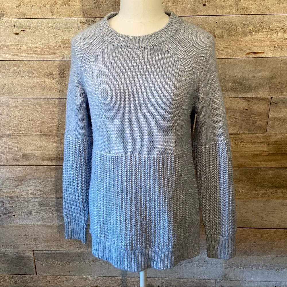 🛍️3/$30 Banana republic women's light blue sweater in size x-small